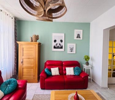 Petit-Fort-Philippe House | La Maison du Chenal