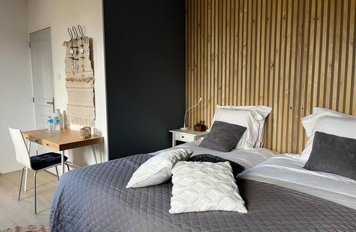 Marat Bed & Breakfast | La Maison du Chevalier Chambre et Table D'hôtes-auvergne!