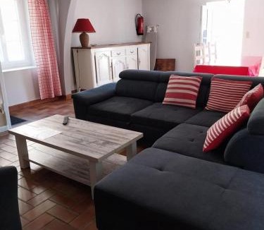 Valdivienne House | La maison du fermier