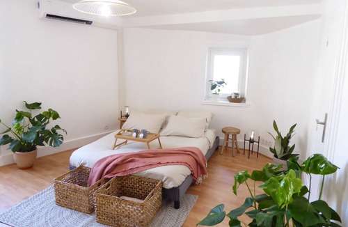 Tournon-sur-Rhone House | La Maison du Château, quiet and central