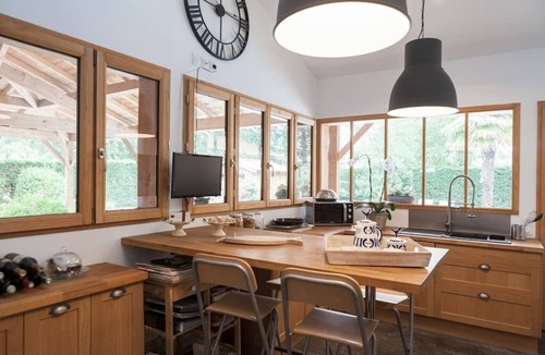 Saint-Jean-d'Illac Bed & Breakfast | La Maison du Las