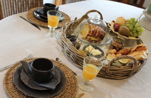 Saint-Jean-d'Illac Bed & Breakfast | La Maison du Las