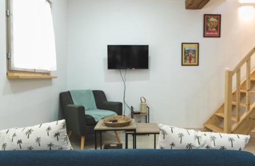 Caramany House | La Maison du Lac - Détente en Famille à Caramany