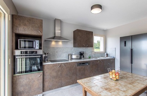 Lugny House | La Maison du Négociant