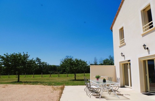 Lugny House | La Maison du Négociant