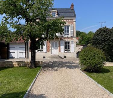 Auvers-sur-Oise Bed & Breakfast | La Maison du Pere Pilon avec petit dejeuner