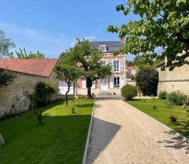 Auvers-sur-Oise Bed & Breakfast | La Maison du Pere Pilon avec petit dejeuner