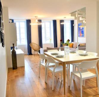 Landerneau House | La Maison du Quai Triplex de charme 4 étoiles en hyper centre avec SPA
