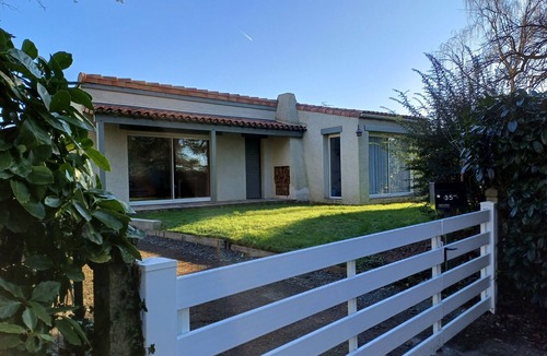 Pouzauges House | La Maison du Soleil apartment on enclosed land near DU PUY DU FOU