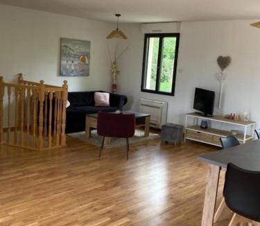 Le Trait House | La maison du soleil