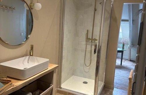 Enclos Bed & Breakfast | La maison du tripot