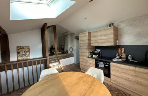 Romaneche-Thorins Apartment | La maison du village