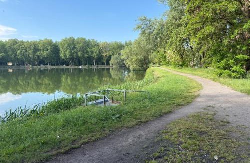 Sin-le-Noble House | La maison du vivier face au plan d eau