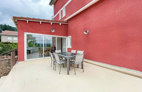 Bas-en-Basset House | La Maison Fleuri - Qouei Eichi - Swimming pool, Wifi, Family-friendly