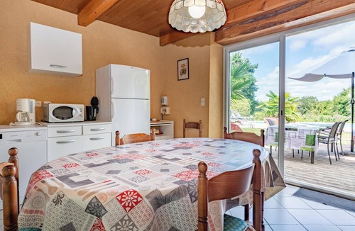 Frayssinet-le-Gelat Villa | La Maison Fleurie - Two Bedroom Villa, Sleeps 4