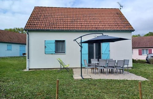 Giffaumont-Champaubert Ski Chalet | La Maison Bleu du Lac de Céline