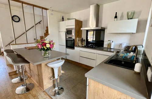 La Vicomte-sur-Rance House | La Maison Rose Chic Gîte - Near Dinan - 3 rooms - 6 pers - River view - Pets