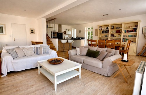 La Vicomte-sur-Rance House | La Maison Rose Chic Gîte - Near Dinan - 3 rooms - 6 pers - River view - Pets