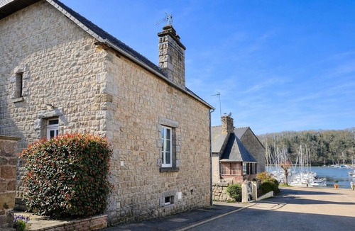La Vicomte-sur-Rance House | La Maison Rose Chic Gîte - Near Dinan - 3 rooms - 6 pers - River view - Pets