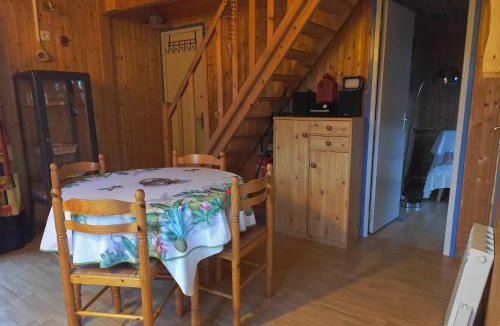 Saint-Andre-d'Hebertot Ski Chalet | La maison bleue