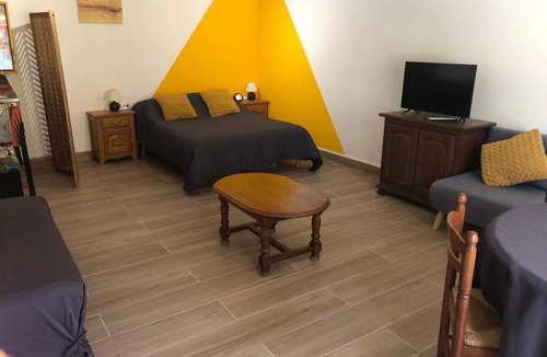 Saint-Georges-sur-Cher Apartment | La Maison d'à Coté