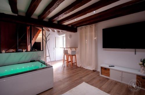 Saint-Peravy-la-Colombe House | La Maison d’Arc Romantic Spa Escape