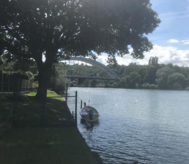 Saint-Pierre-du-Vauvray House | La maison des pêcheurs