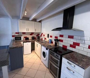 Saint-Pierre-sur-Orthe House | La maison du stade