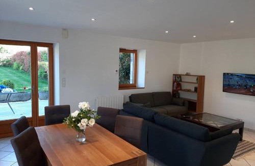 Saint-Sauveur-des-Landes House | LA MAISON BLEUE