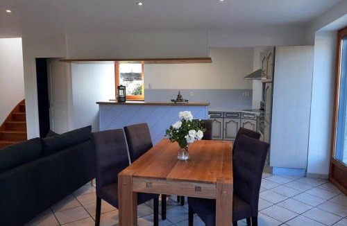 Saint-Sauveur-des-Landes House | LA MAISON BLEUE