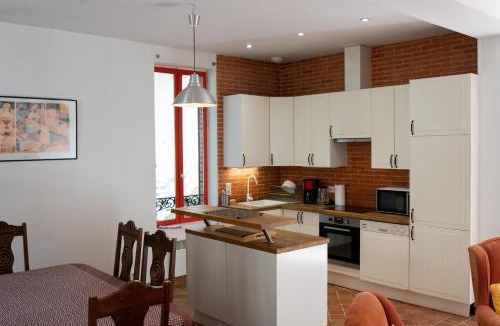 Saint-Sauveur-en-Puisaye House | La Maison Rouge