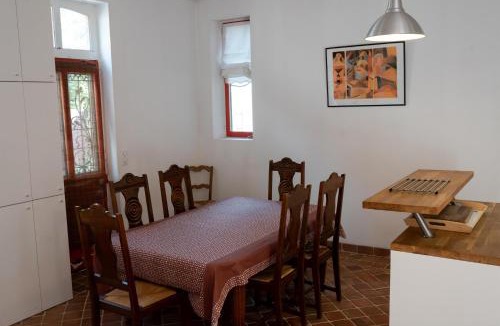 Saint-Sauveur-en-Puisaye House | La Maison Rouge