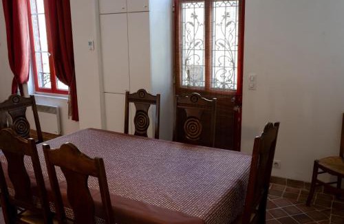 Saint-Sauveur-en-Puisaye House | La Maison Rouge