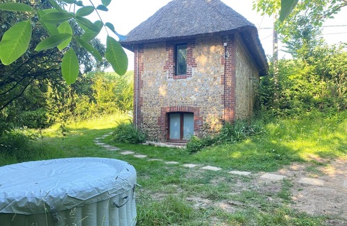 Sainte-Opportune-la-Mare Apartment | La Maison du Garde