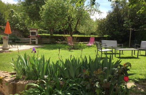 Verneuil-en-Bourbonnais Bed & Breakfast | La Maison aux Hortensias