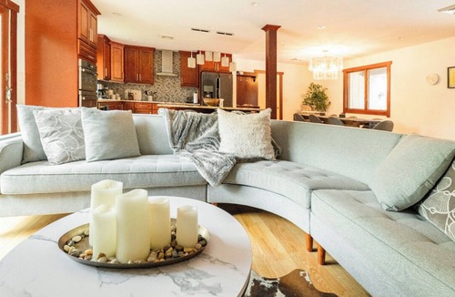 Reeders House | La Maison | Heated Pool Hot Tub Ski Games