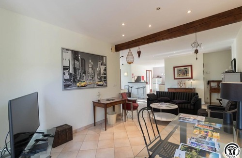 Revel House | La Maison Imart - Revel