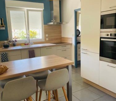 Saint-Amand-sur-Fion House | La Maison Jaune - 4 chambres - 7 personnes - au calme