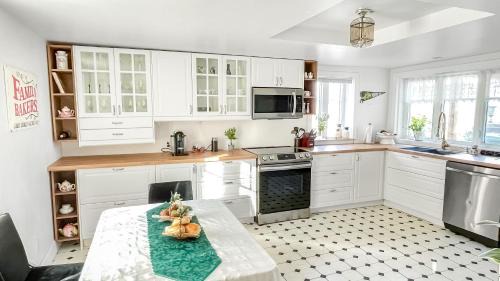 Pointe-au-Pic Villa | La Maison Jaune