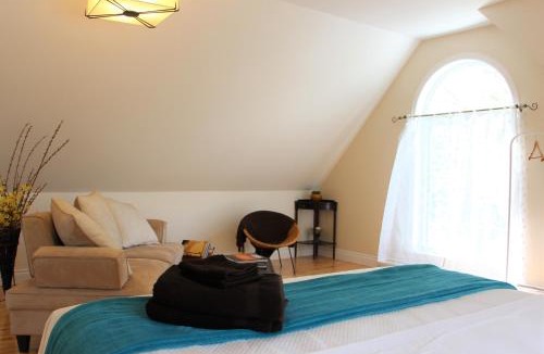 Eastman House | La Maison Jaune D'Eastman