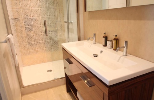 Cathedrale House | La Maison Jules