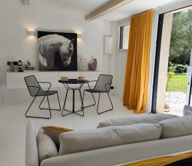 Lunel Bed & Breakfast | La Maison l'Oliveraie