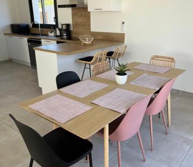 La Palme House | La Maison Louis - moderne & familiale