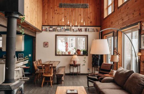 Sainte-Beatrix Ski Chalet | La Maison Magique- Private Hot Tub & Lake Access
