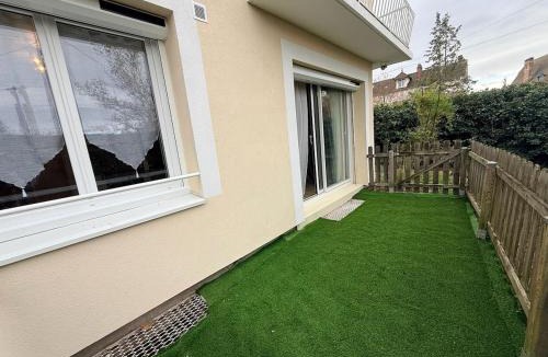 Mantes-la-Jolie Apartment | La Maison Mantaise