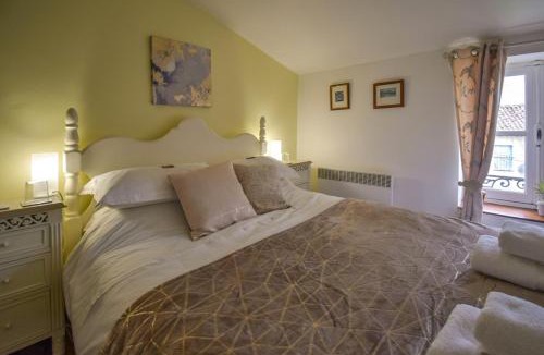 Civray House | La Maison Muguet