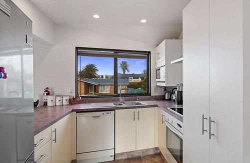 Omanu House | La Maison Ocean - Mount Maunganui Holiday Home