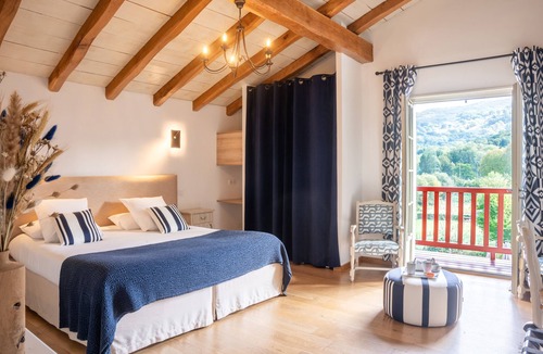 Ainhoa Hotel | LA MAISON OPPOCA