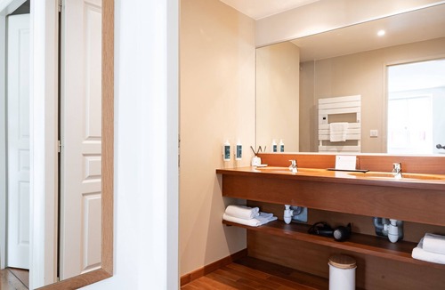 Ainhoa Hotel | LA MAISON OPPOCA