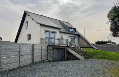 Asnelles House | La maison penchée, avec jardin à 50m de la plage